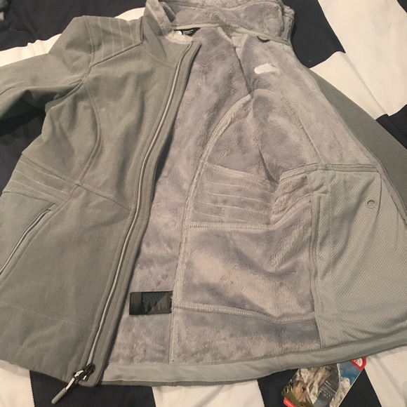 Women North Face Jacket - Picture 3 of 7